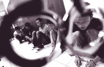 揭秘江西打黑第一案：黑幫揚(yáng)言要?dú)⒐簿珠L(zhǎng)