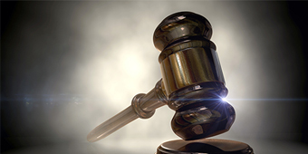 家屬被刑事拘留后，為什么要委托專業(yè)的刑事律師？