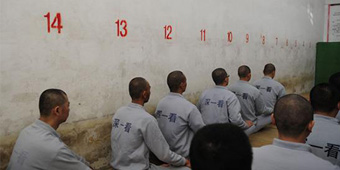 家人已經(jīng)被刑事拘留了，這時(shí)家屬應(yīng)該做什么？