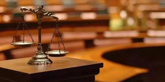 涉嫌刑事案件被捕什么時(shí)候可以見律師或者家屬？