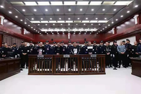 錫林郭勒盟中級人民法院依法公開宣判被告人范泉智等人涉黑案件(圖1)