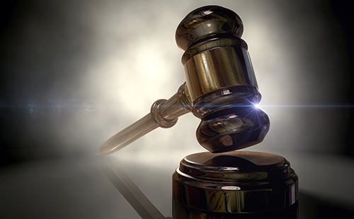 家屬被刑事拘留后，為什么要委托專業(yè)的刑事律師？(圖1)