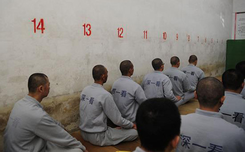 家人已經(jīng)被刑事拘留了，這時家屬應該做什么？(圖1)