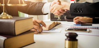 親友突然被警察帶走怎么辦？